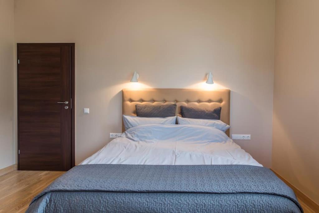 Stunning 2 Bedroom In Quite Part Of Lejlighed *